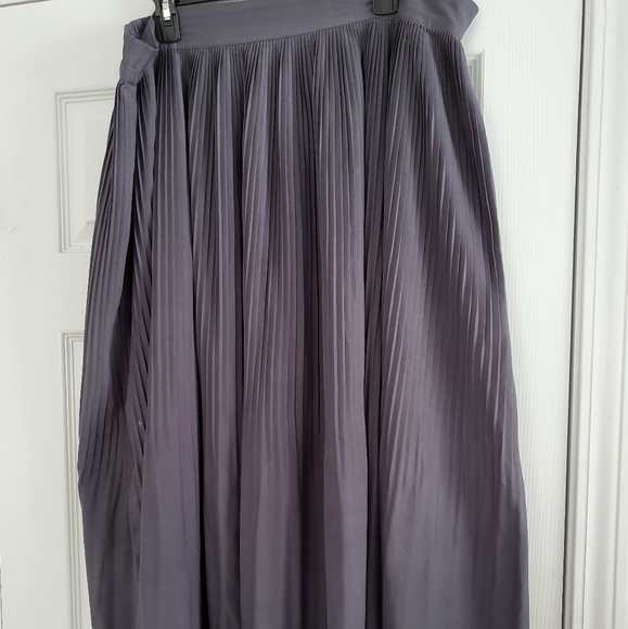Ladies Grey Skirt - Picture 1 of 7